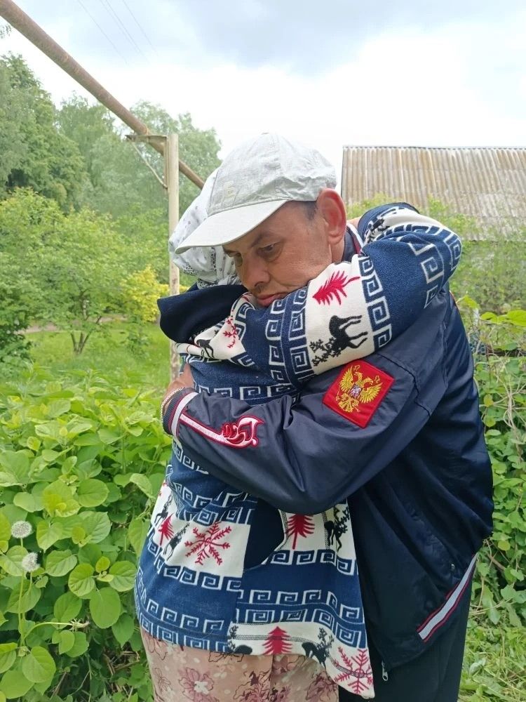 Саша встретился с родителями спустя долгие годы разлуки
