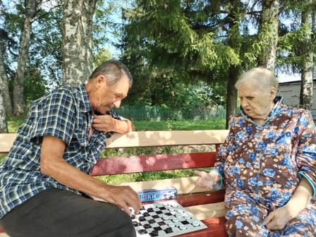 Час досуга: настольная игра «Шашки»