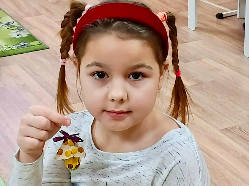 В нашем Центре прошел детский мастер-класс по изготовлению «Колокольчика с сюрпризом» из подручных материалов