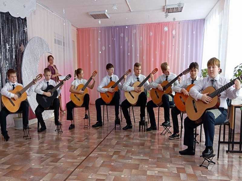 Гости из детской музыкальной школы