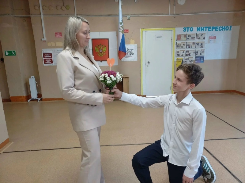 Тепло сердец и блеск глаз: поздравление любимых учителей.