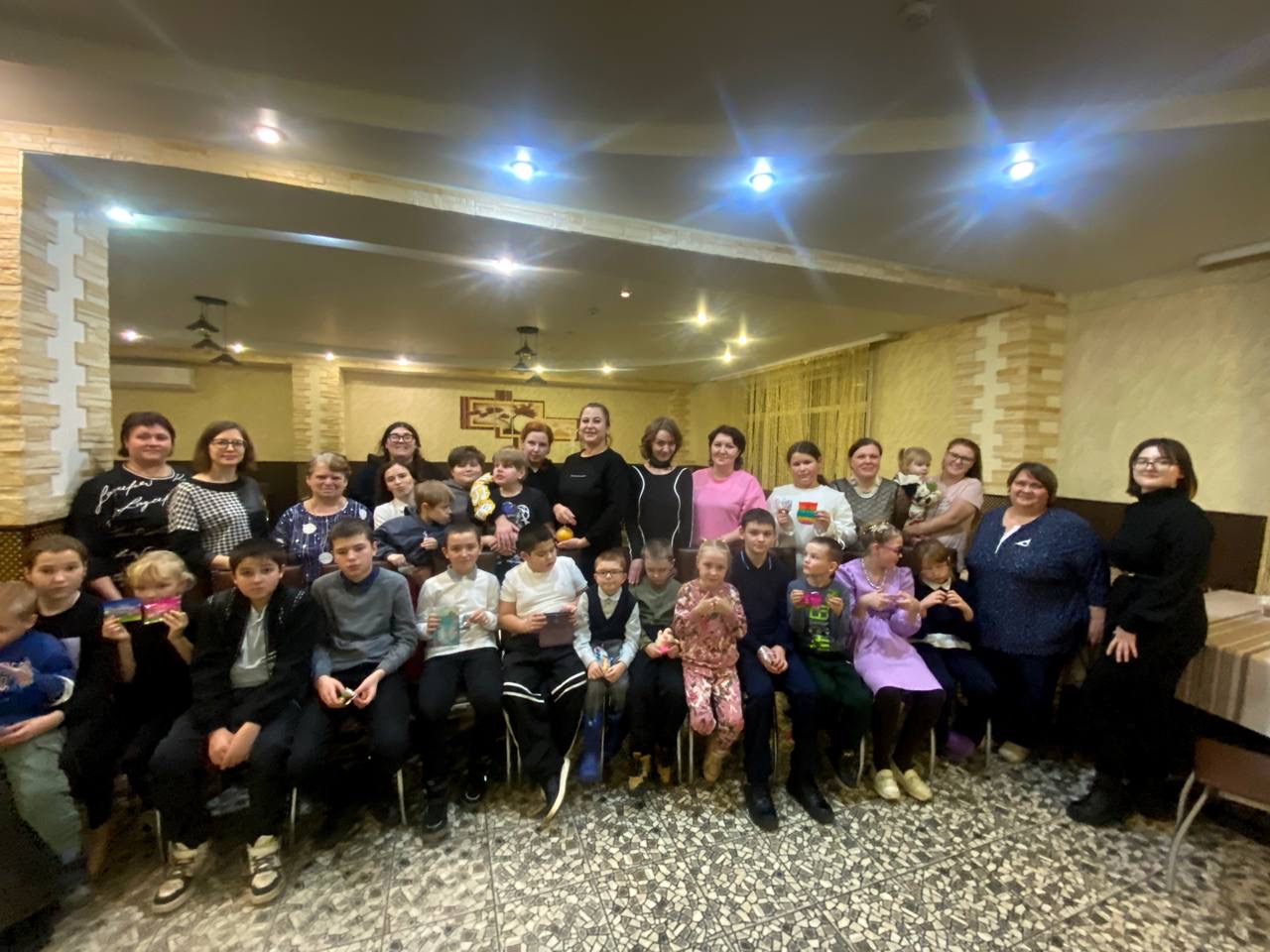 Тёплый праздник в честь Дня матери!