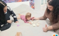 КУБИКИ ДЛЯ РАННЕГО РАЗВИТИЯ: КАК ПОМОЧЬ РЕБЕНКУ НАУЧИТЬСЯ ОБЩАТЬСЯ ДО ПОЯВЛЕНИЯ РЕЧИ