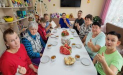 "Шарлотка к праздничному столу"
