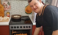 День сосиски в тесте