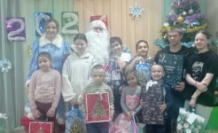 В этом году традиционно в гости к нашим воспитанникам с новогодними подарками и тёплыми пожеланиями пришли представители компании Сибур Нефтехим
