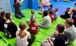 Наши замечательные друзья из Фонда социальной помощи «Доброе сердце», сделали нашим ребятам замечательный подарок ко Дню защитника Отечества – незабываемое приключение в батутном центре "Крылья"