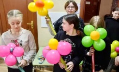 Накануне Международного женского дня, волонтеры из Фонда социальной помощи «Доброе сердце» сердечно поздравили наших прекрасных девочек и сотрудников с наступающим праздником