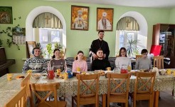 Наши старшие ребята вновь посетили молодежный клуб при Антониевском храме