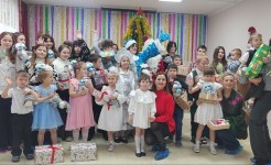 Окно в добрый мир: Новый год в «Улыбке»