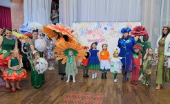 РУБРИКА: Будни специалистов Улыбки Методист Самоделкина И. Г. рассказывает, как вместе со своими детьми приняла участие в конкурсе костюмов цветов.