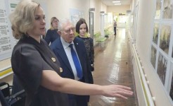 Председатель Общественной палаты Роман Стронгин наградил сотрудников Центра социальной реабилитации «Витязь»