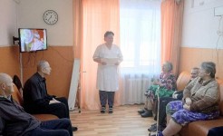 С проживающими проведена беседа на тему: «Грипп и его симптомы, вакцинация от гриппа».