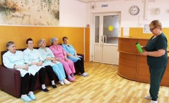 Беседа с обслуживающим персоналом на тему: "Питьевой режим и правила кормления немобильных и мобильных проживающих".