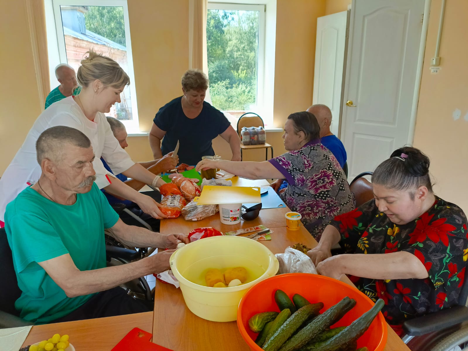 Окрошка — традиционное блюдо русской кухни для летнего периода