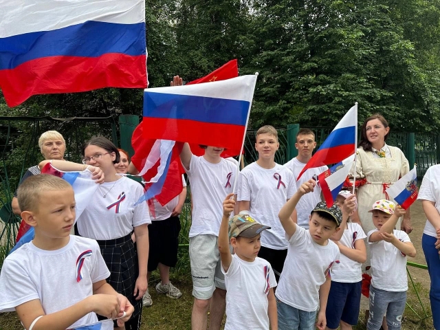 День России - это праздник свободы и гражданского мира, праздник доброго согласия всех людей, которое возникает на основе закона и справедливости.