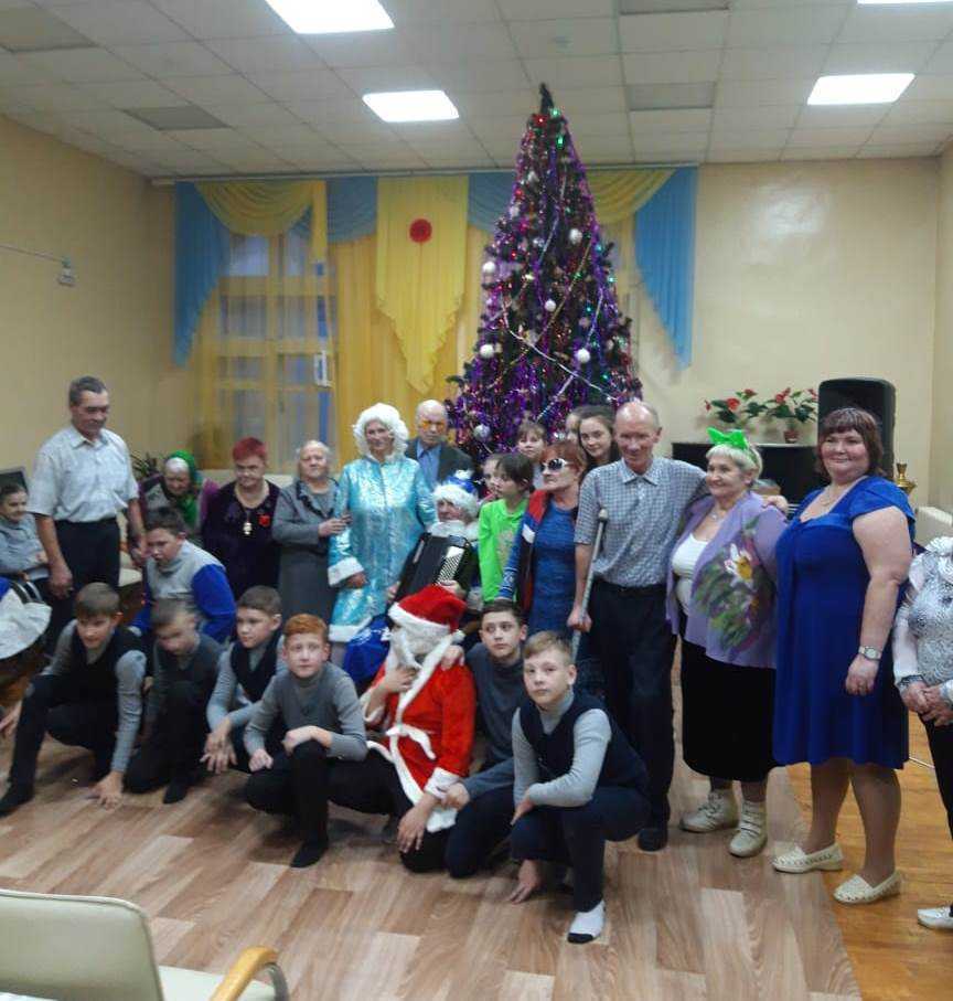 Новогодний праздник получателей соц.услуг.