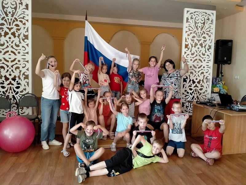 День государственного флага России в летнем оздоровительном лагере