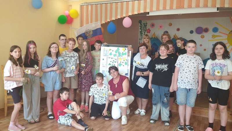 Сегодня в лагере «Центроград» при ГБУ «ЦСПСД города Бор» прошла празднично-игровая программа «Семья – остров счастья»