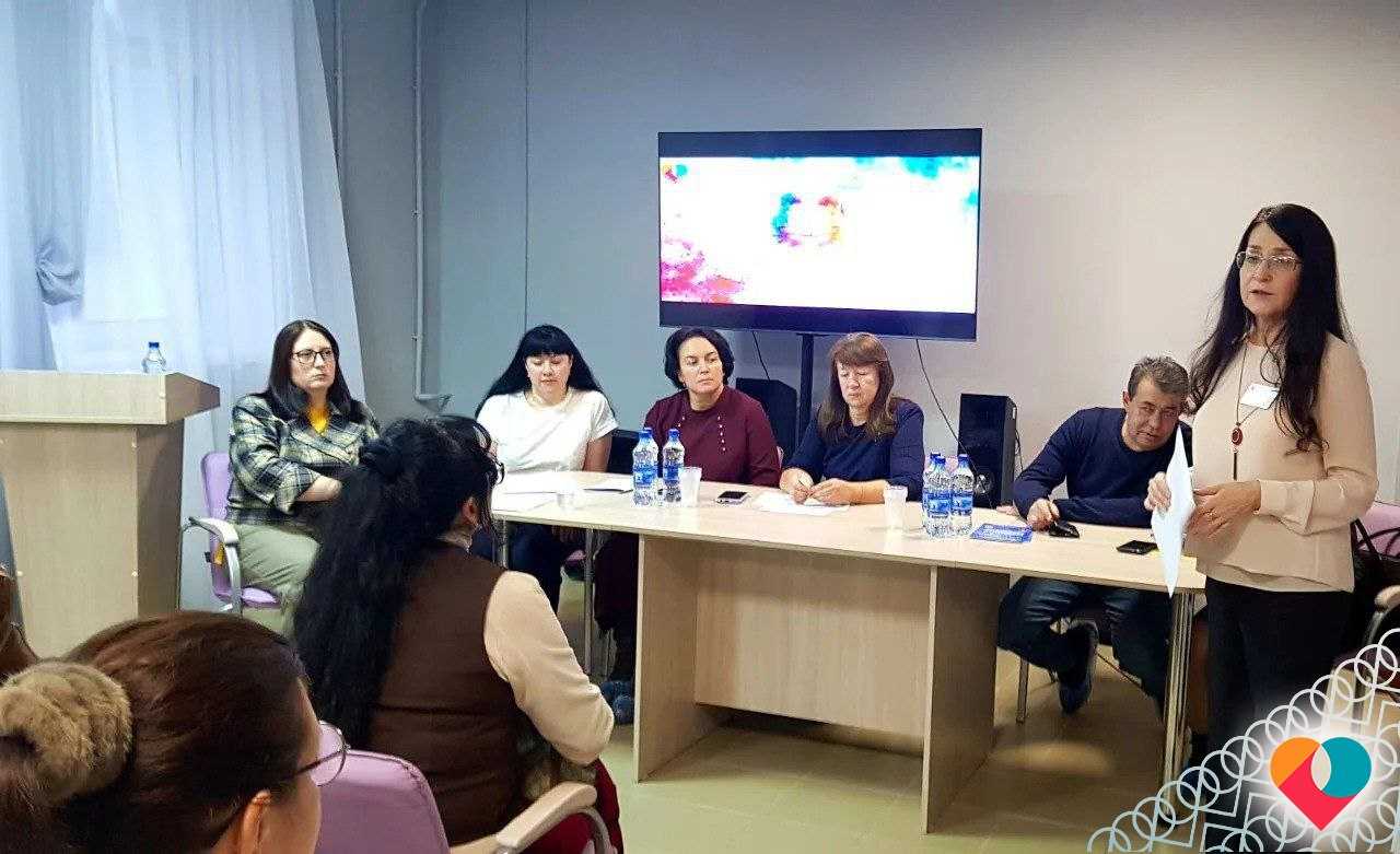 КРУГЛЫЙ СТОЛ О ПРАВАХ СЕМЕЙ С ДЕТЬМИ ПРОШЕЛ В ЦЕНТРЕ «СЕМЬЯ»