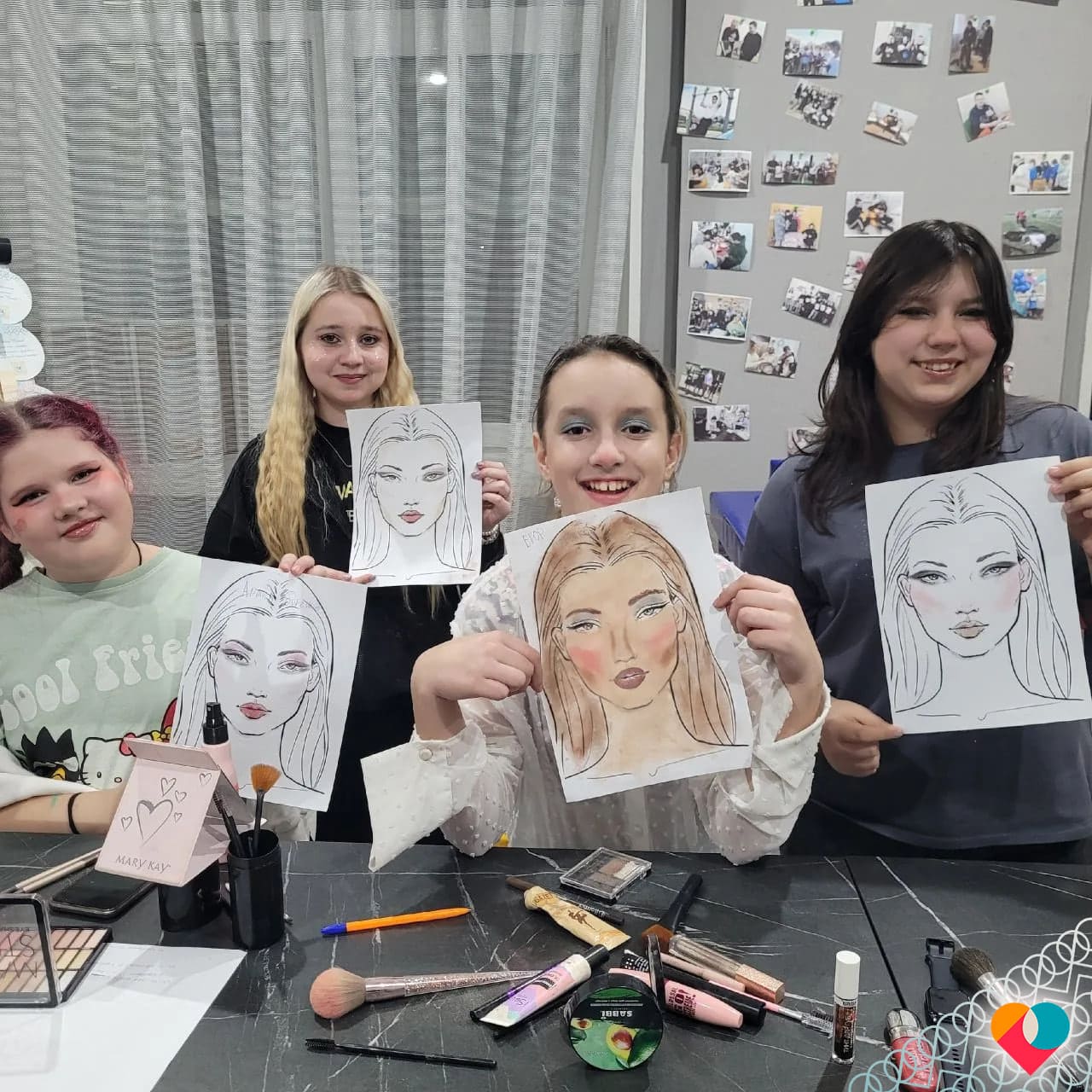 «ШКОЛА СТИЛЯ» В КОВОРКИНГЕ «ГРАВИТАЦИЯ»: МАКИЯЖ КАК ИСКУССТВО САМОВЫРАЖЕНИЯ