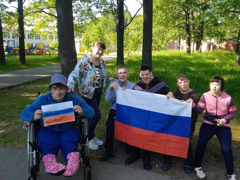 В День России поговорили о стране и флаге