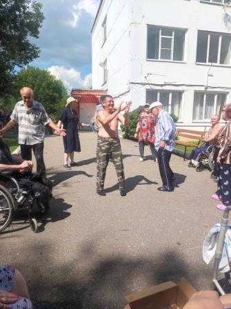 Развлекательный вечер «Шутка – минутка» 