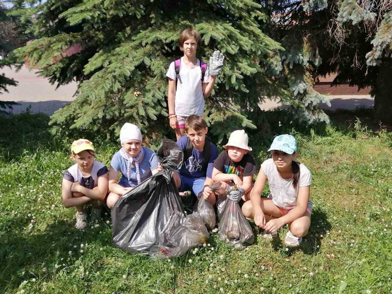 Экологическая акция - уборка мусора на Аллее Славы