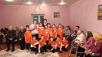 Праздничный визит учеников МБОУ Арзинской СШ