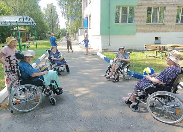 Занятие по баскетболу для маломобильных