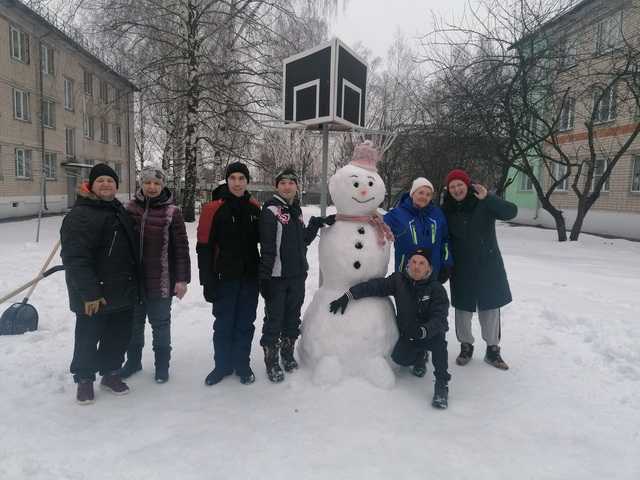 Зимние забавы. Лепим Снеговика!