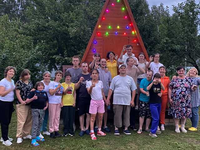 Дружная смена в лагере!