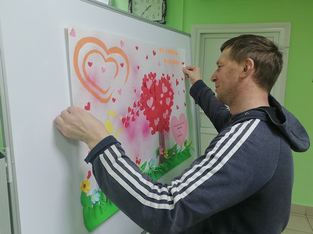 Изготовление стенгазеты «От сердца к сердцу»
