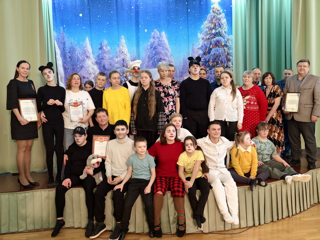       Представление от инклюзивного театра «Непохожие» 