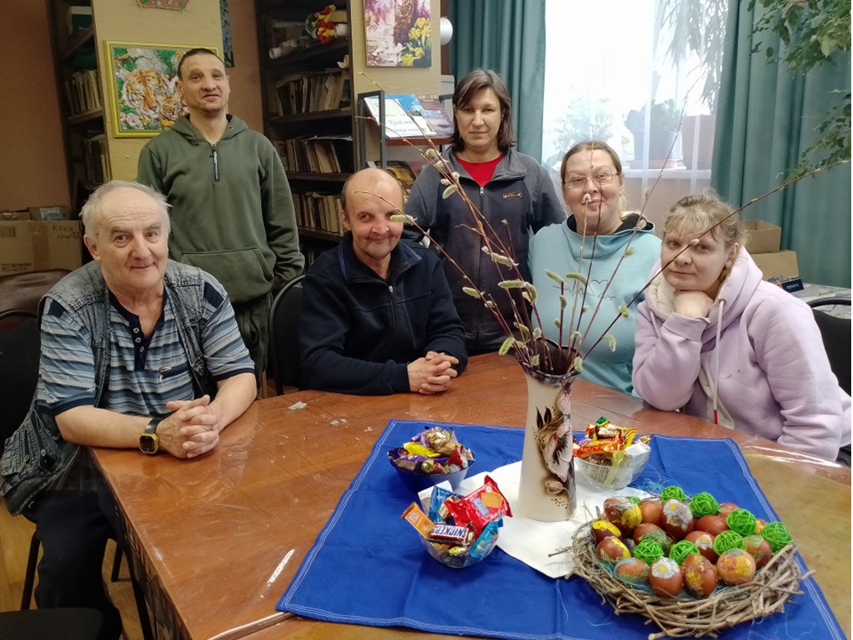 Пасхальная трапеза с творческим подходом.