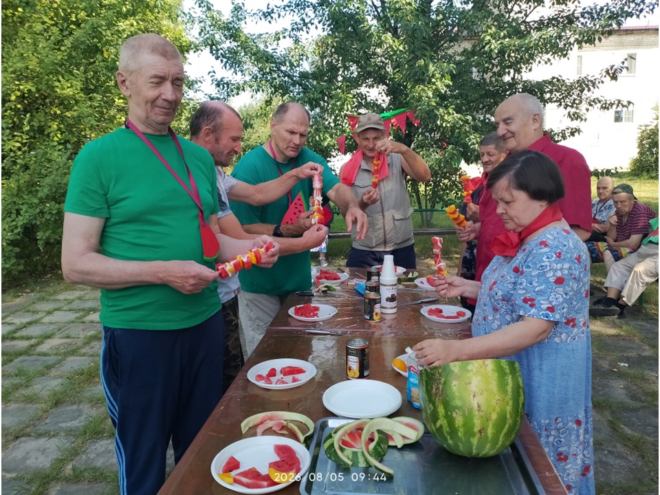  День арбуза — праздник, который раскрашивает будни в красно зелёные тона! 
