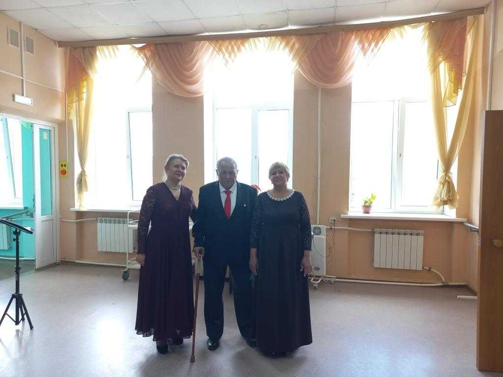 «Роман с романсом»