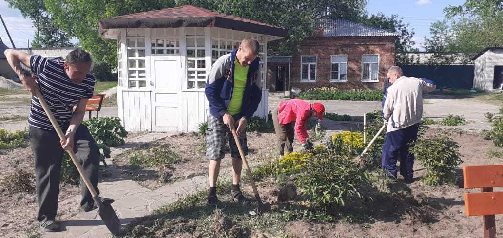 Волонтерская акция – обустройство цветочных клумб на территории ГБУ «Навашинский ПНИ».