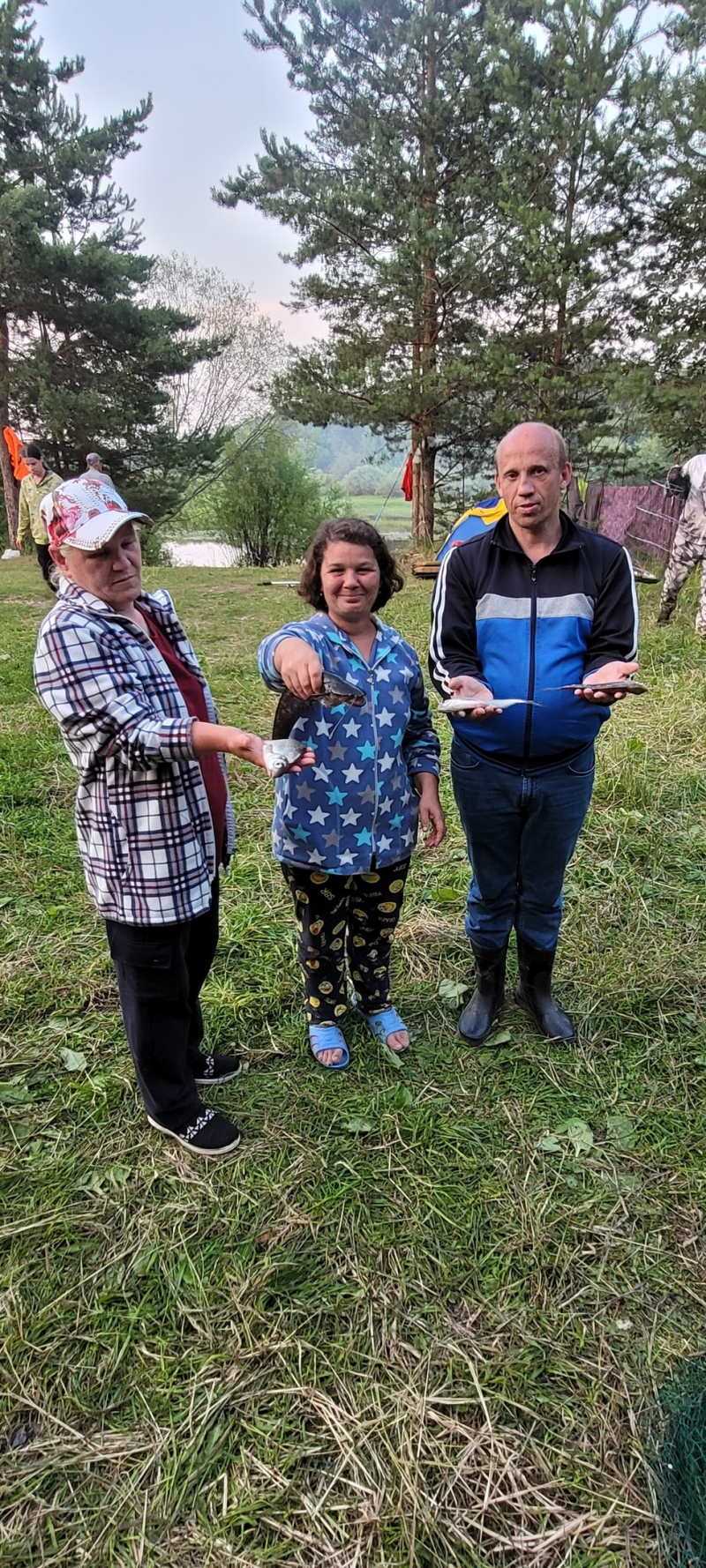 ?Когда – то ловля рыбы была одним из способов добыть себе пропитание. Сейчас же, для большинства из нас рыбалка превратилась в увлекательнейшее хобби, способствующее притоку адреналина. ?Рыбалка стала доброй традицией для получателей социальных услуг наше
