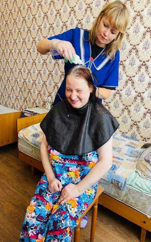 Получателям социальных услуг были оказаны парикмахерские услуги