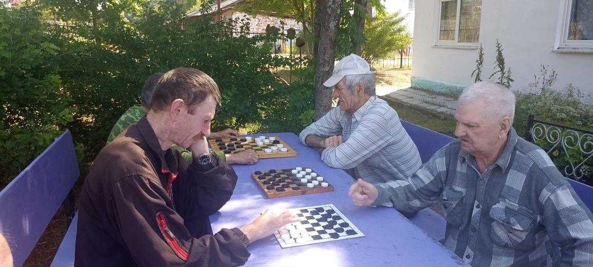 День шашек
