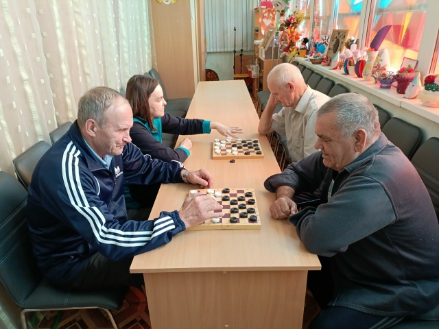 «Шашки»