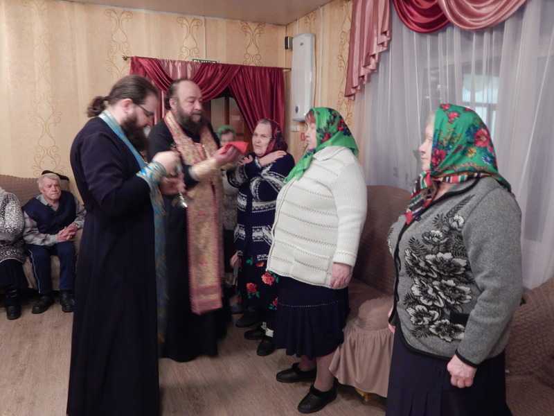 Получателей социальных услуг нашего учреждения причастили