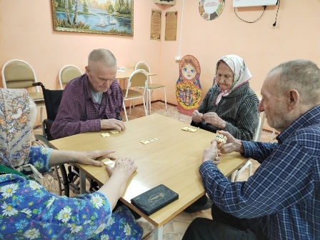 «Играем в домино: занятие по интересам»