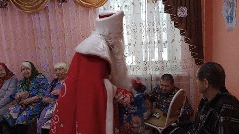 Дед Мороз исполнил желания наших бабушек и дедушек
