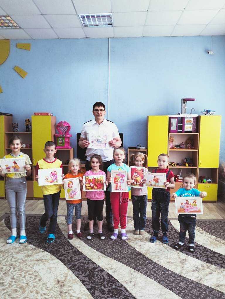 Учреждение посетил прокурор Гагинского района Ошарин С.А. В рамках празднования Дня защиты детей.