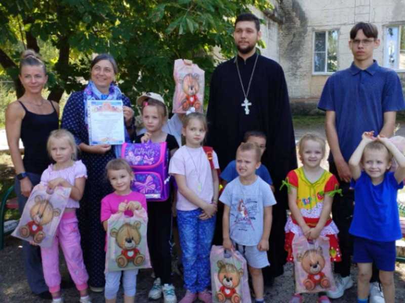 В преддверии Дня Знаний в гости к ребятам приехали наши партнеры и друзья-Православный социальный центр Покров