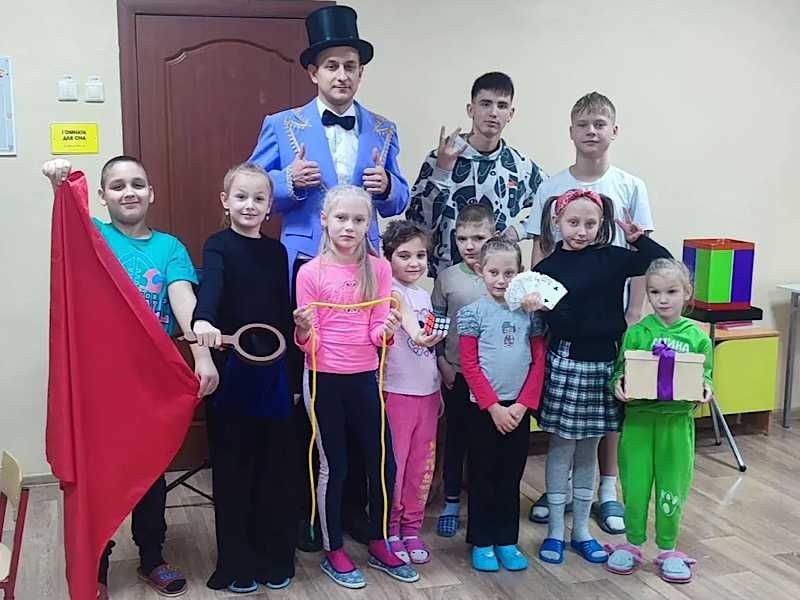 Сегодня в гости к нашим ребятам приходил фокусник-иллюзионист