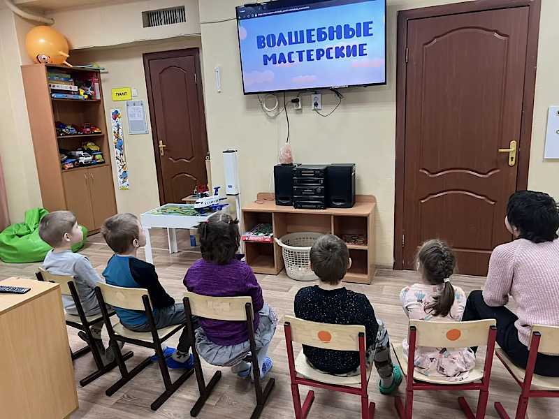 В рамках Всероссийского образовательного онлайн-проекта «Помощники Земли» ребята познакомились с апсайклингом – творческим подходом к переработке, который дарит старым вещам вторую жизнь