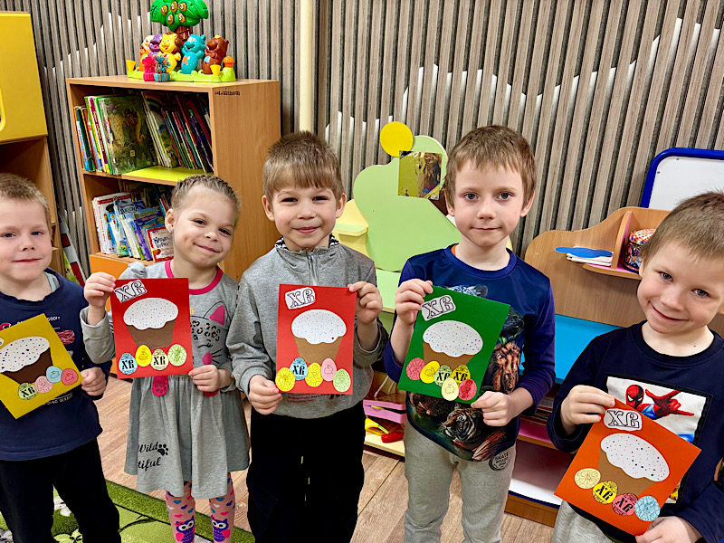 Накануне Светлой Пасхи воспитатель Борисова Валентина Викторовна провела для детей младшей группы мастер-класс 